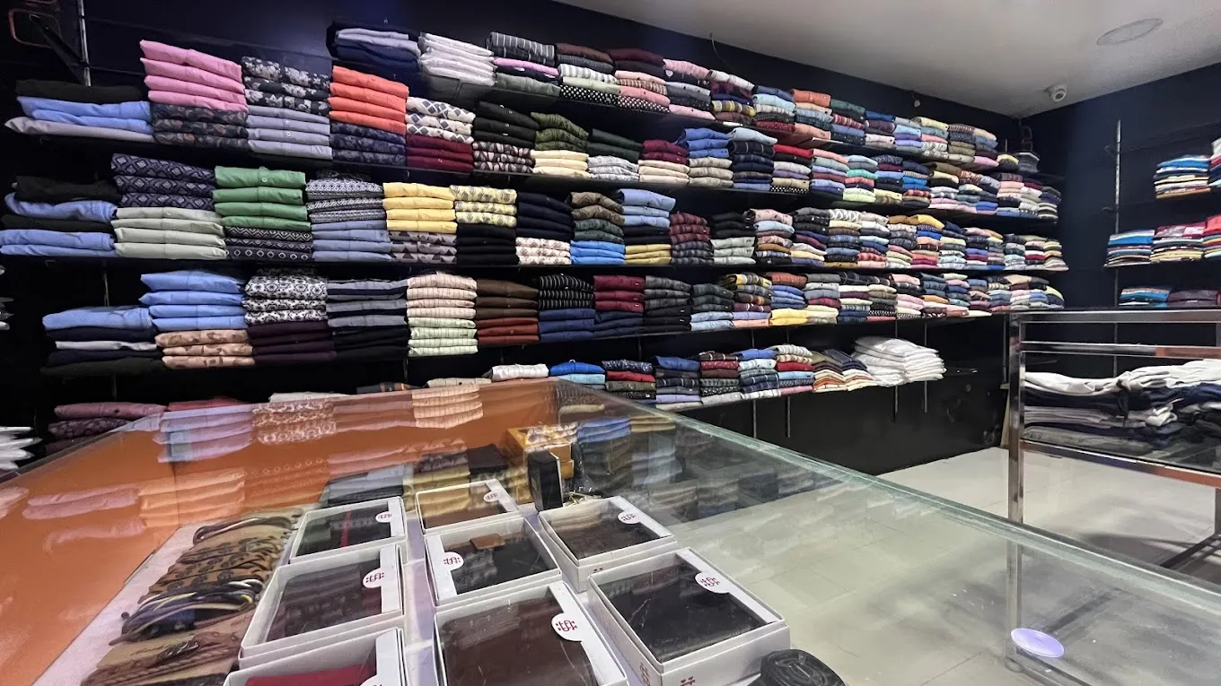 Square King’s Wardrobe